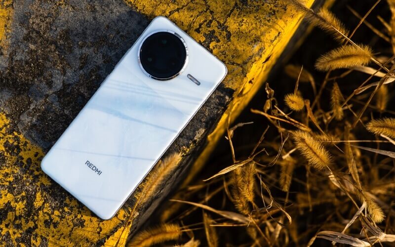 thiết kế góc bo mềm mại của Redmi K80 Pro